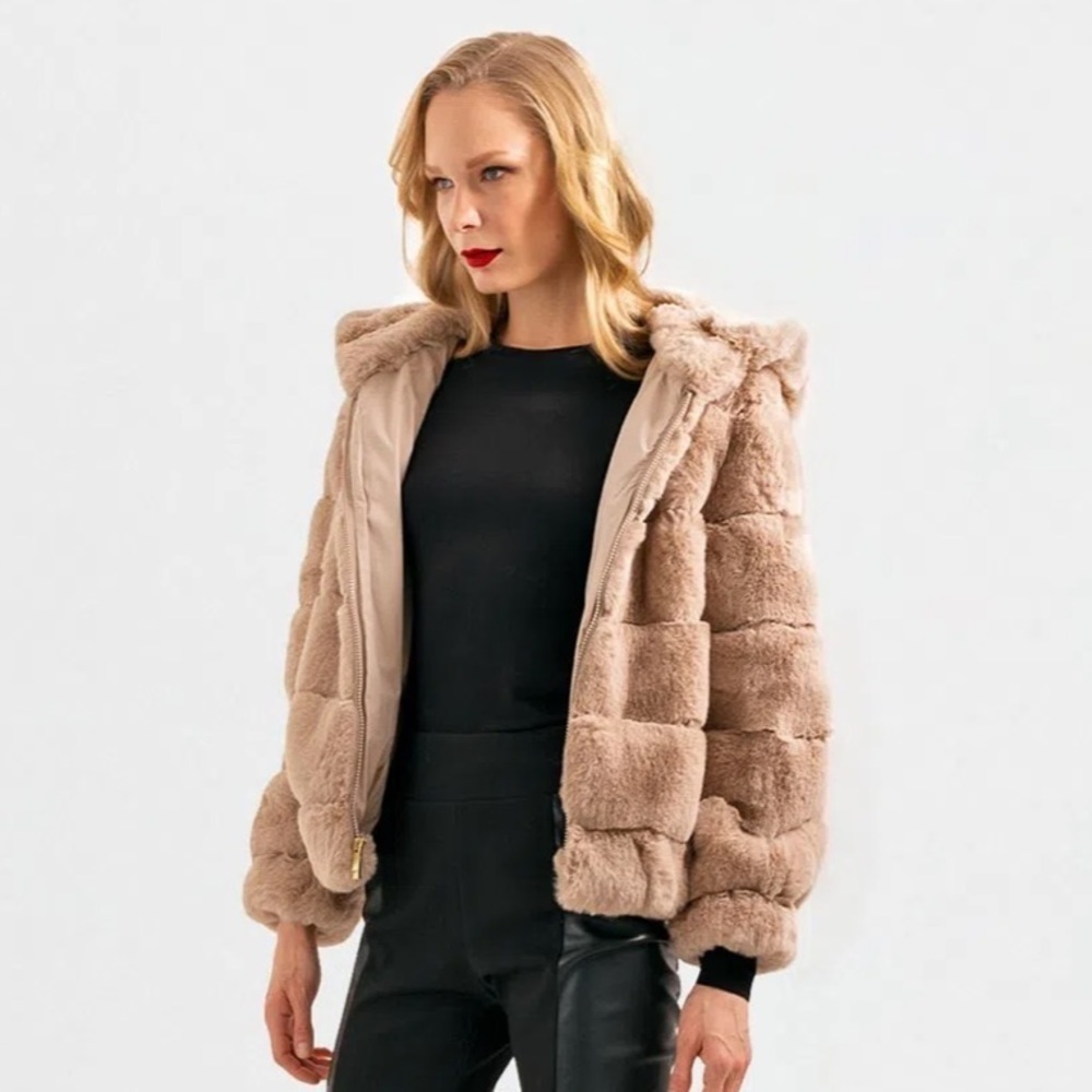 NWT BCBGMAXAZARIA faux fur long sleeve plush jacket in color Mink. Size Large - Picture 5 of 8